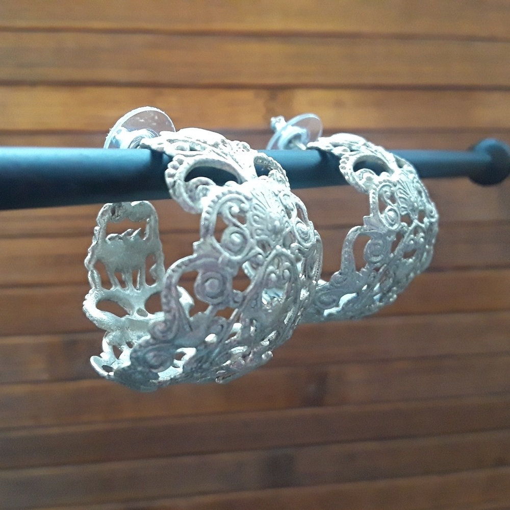 VSA Designs Antigua hoop earrings